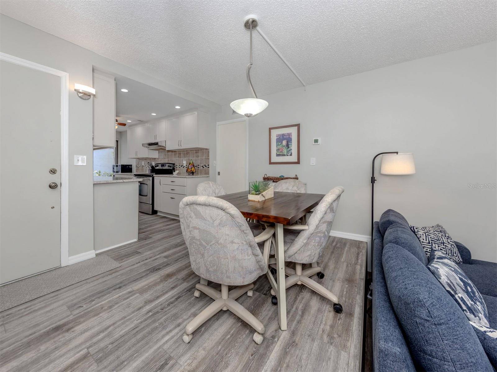 1555 TARPON CENTER DR #140, Venice, FL 34285