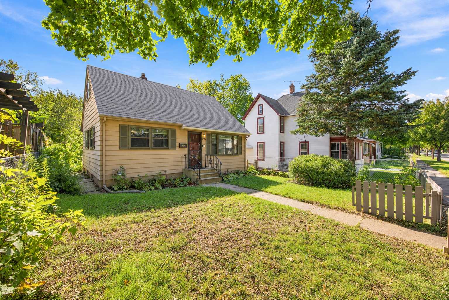 920 Magnolia AVE E, Saint Paul, MN 55106