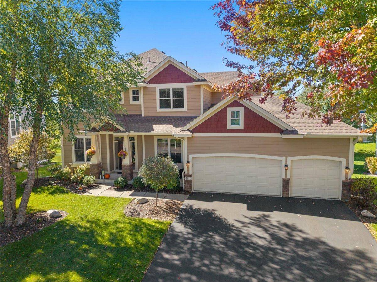 1618 Headwaters LN, Woodbury, MN 55129