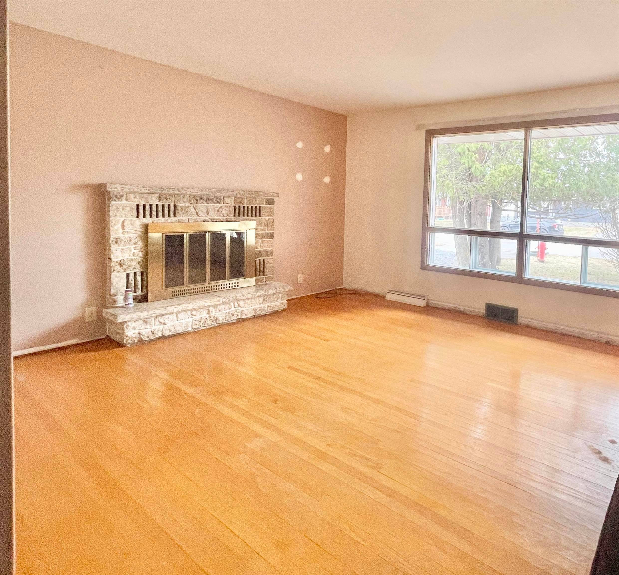 45 Dingwall Pkwy, Dryden, ON P8N 1T5