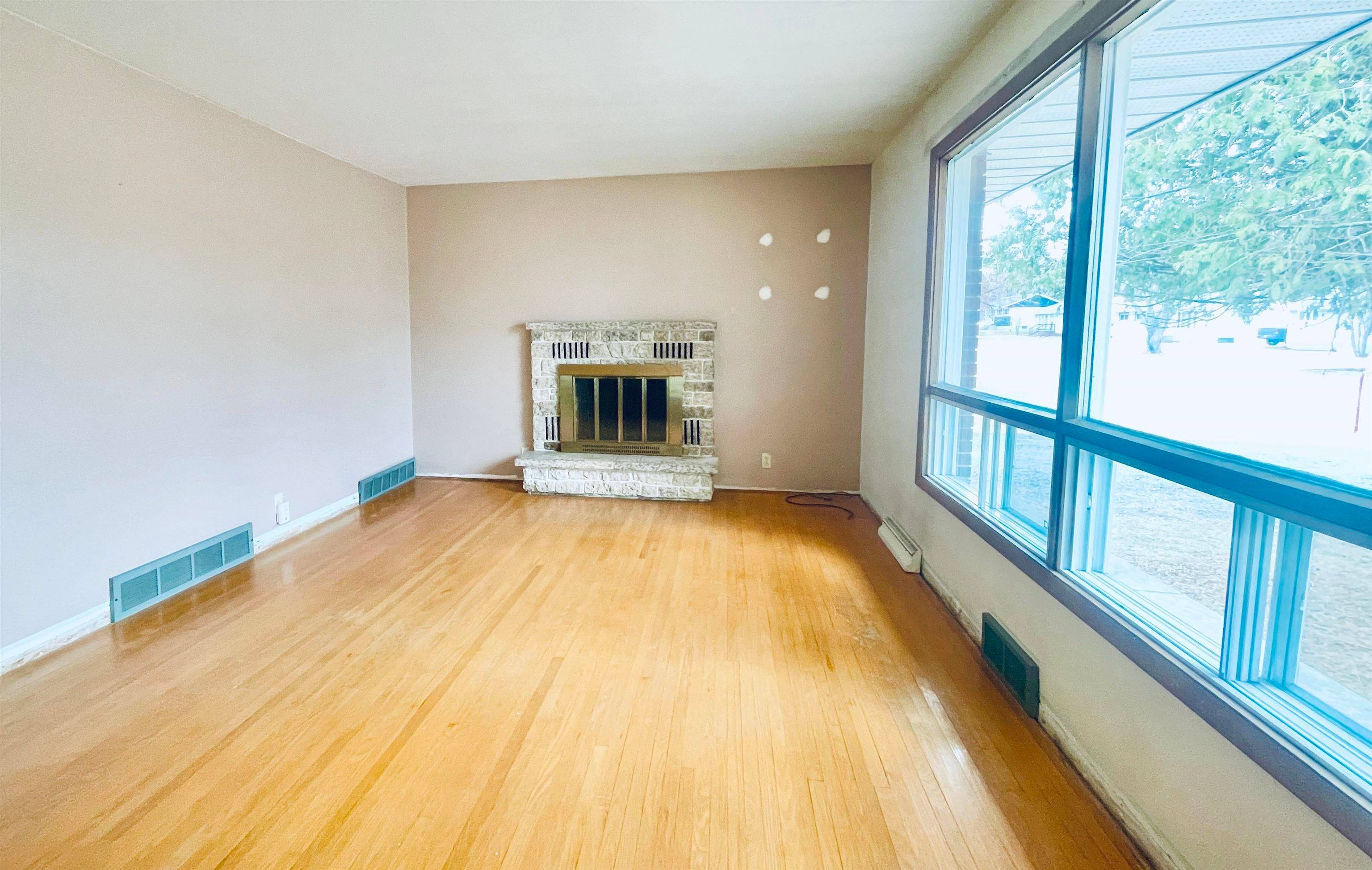 45 Dingwall Pkwy, Dryden, ON P8N 1T5