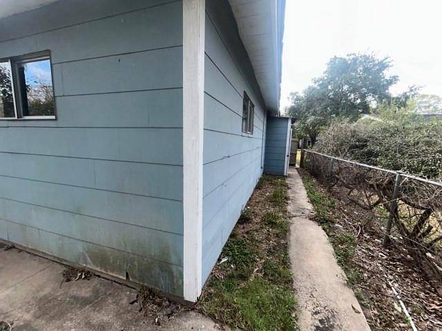 2302 E Mistletoe Avenue, Victoria, TX 77901