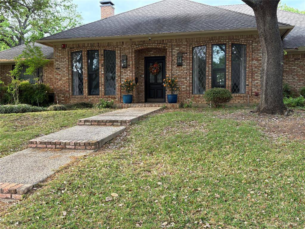 715 Buttermilk Drive, Arlington, TX 76006