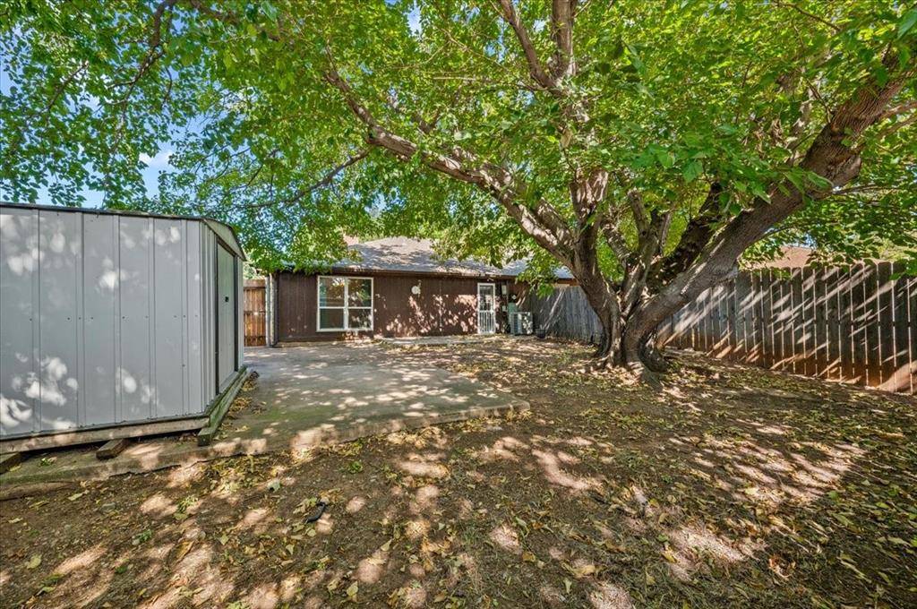 814 Rock Creek Drive, Euless, TX 76039