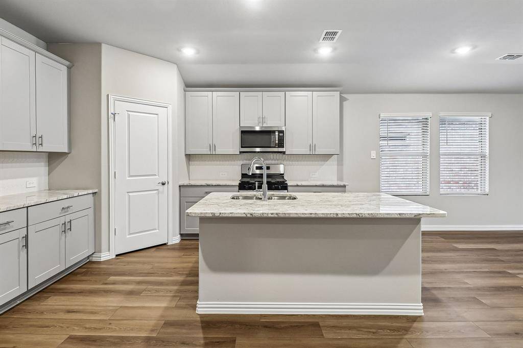 3216 Dustbend Plaza, Fort Worth, TX 76179