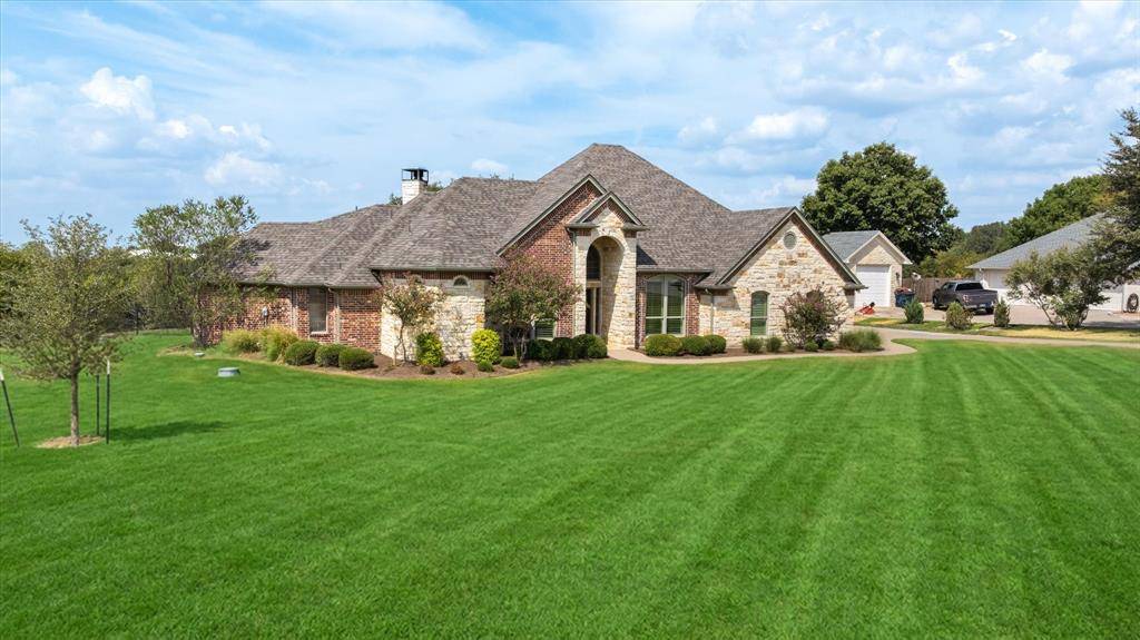 1616 Crow Creek Drive, Granbury, TX 76049