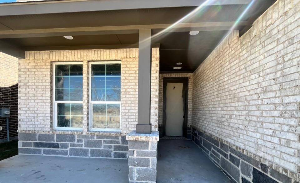 1009 Pecan Tree Lane, Fort Worth, TX 76108