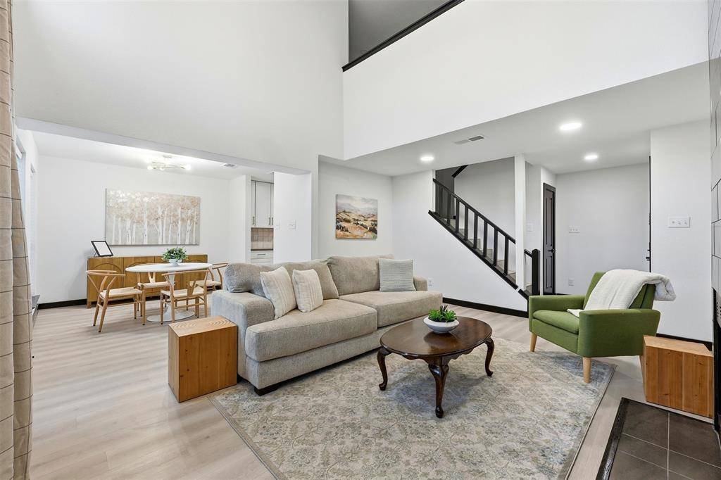 1214 W Hudgins, Grapevine, TX 76051
