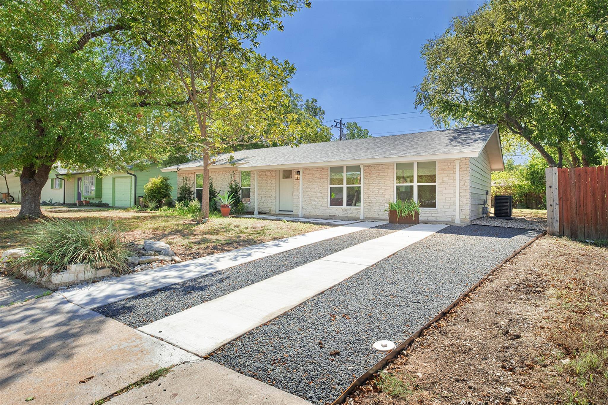 2001 Ohlen RD, Austin, TX 78757