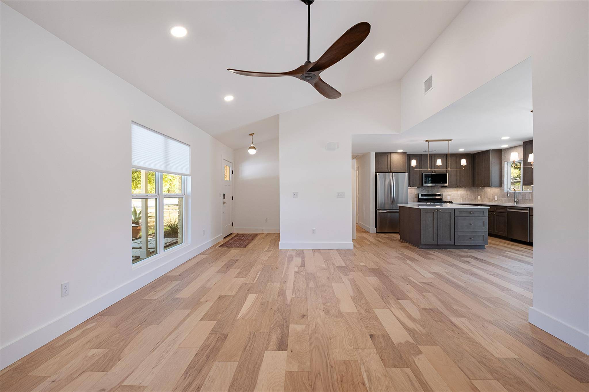 2001 Ohlen RD, Austin, TX 78757