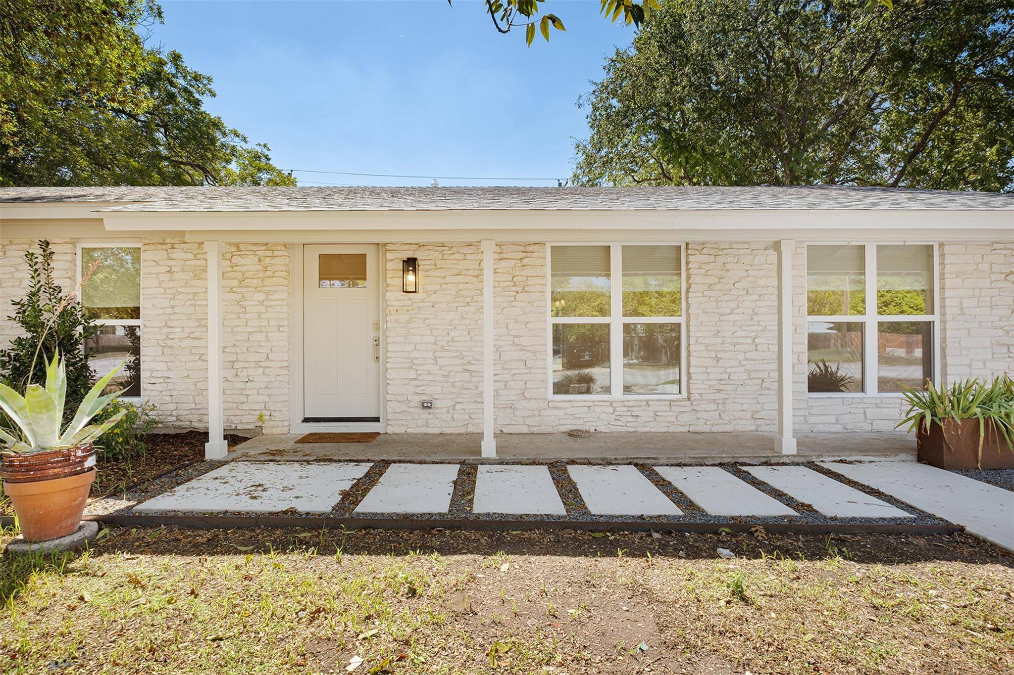 2001 Ohlen RD, Austin, TX 78757