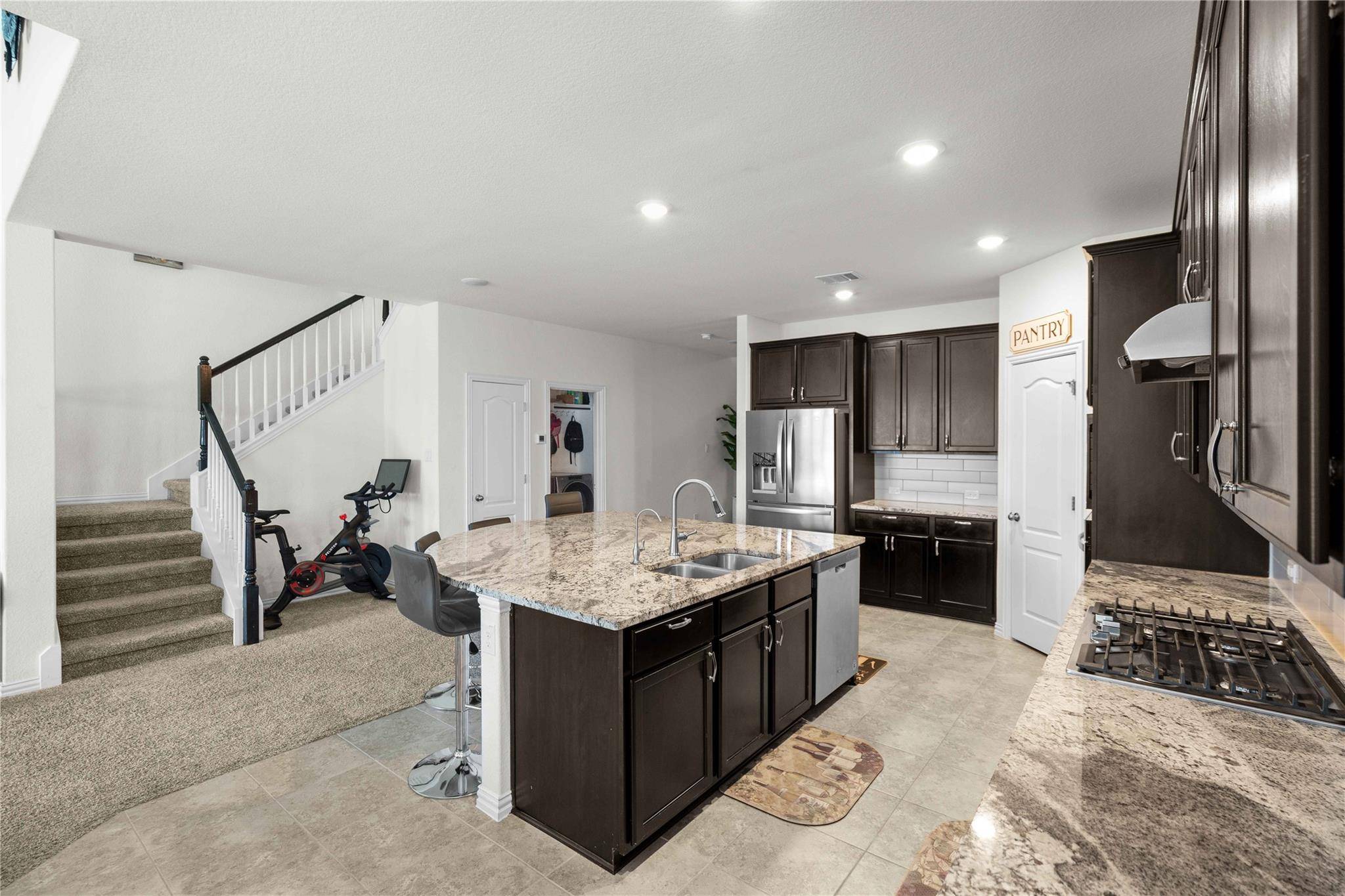 6533 Leonardo CV, Round Rock, TX 78665