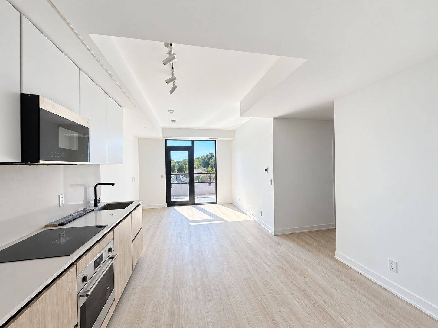 699 Sheppard AVE E #308, Toronto C15, ON M2K 0J5