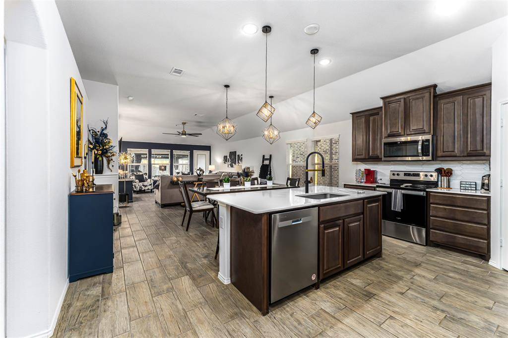 9921 Mescalbean Boulevard, Fort Worth, TX 76036