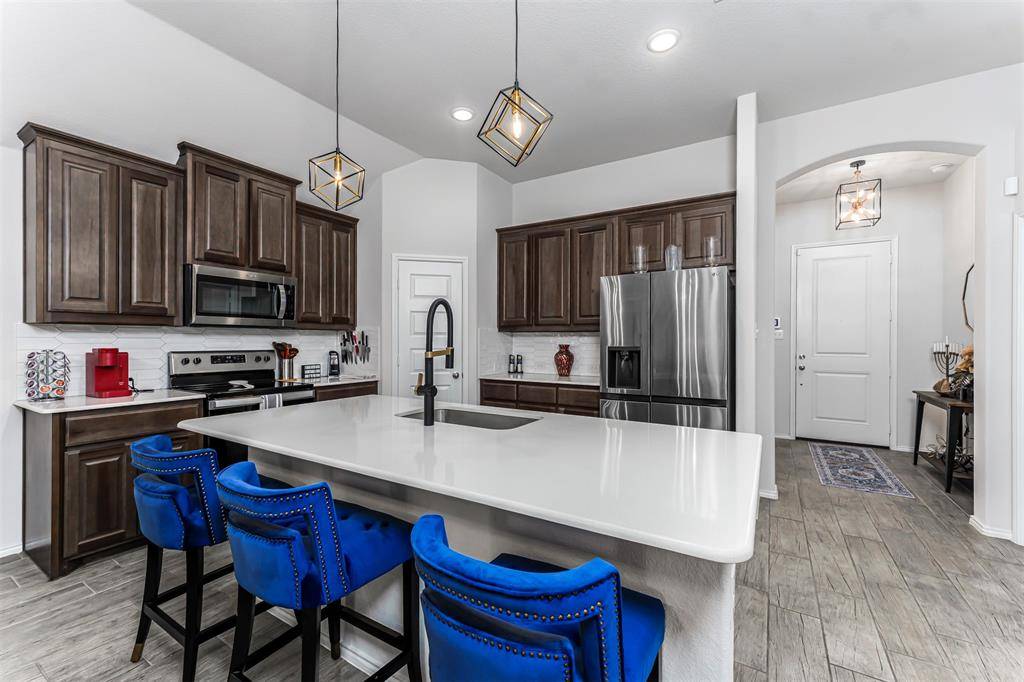 9921 Mescalbean Boulevard, Fort Worth, TX 76036