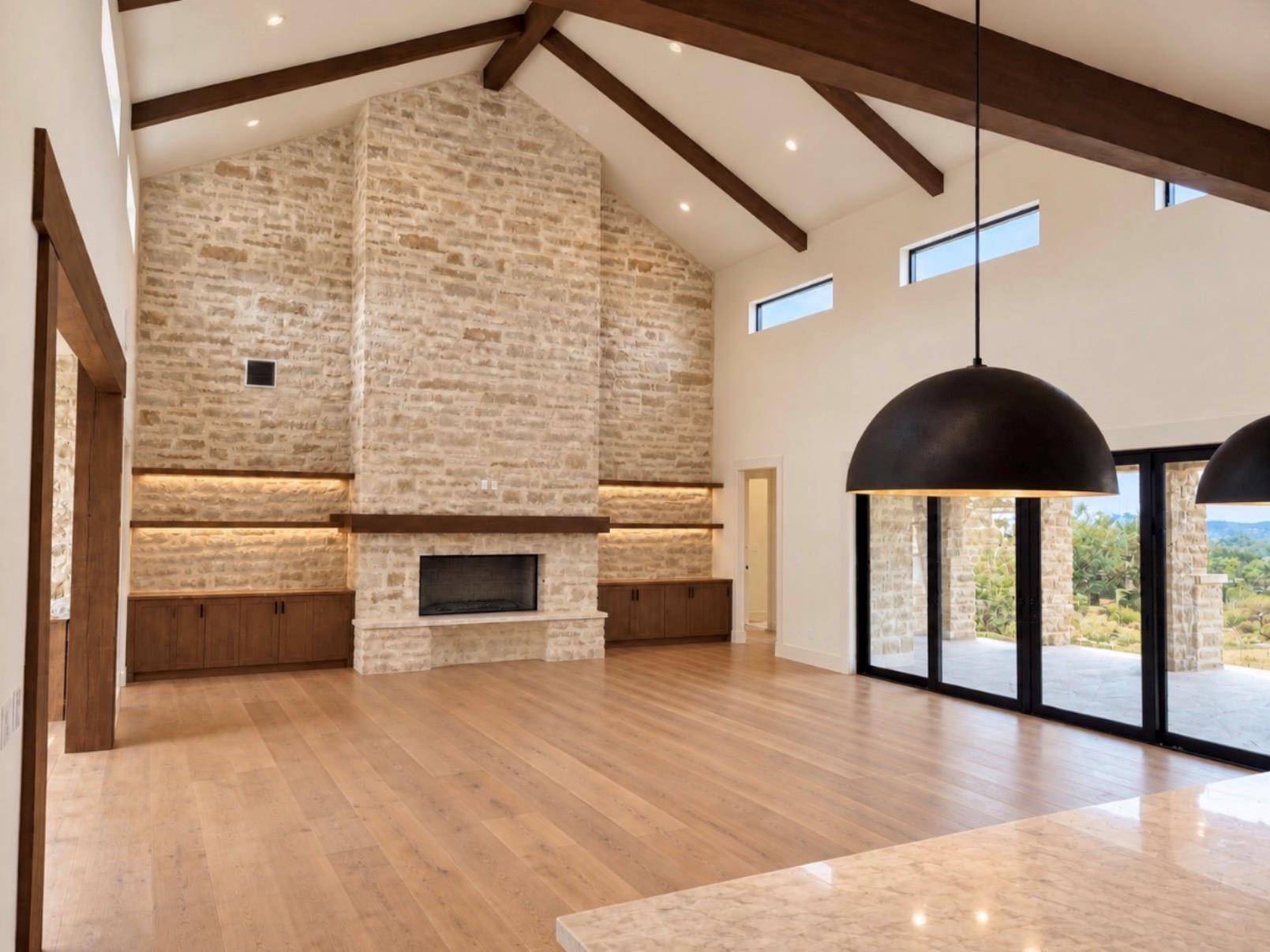 682 Evergreen CIR, Round Mountain, TX 78663