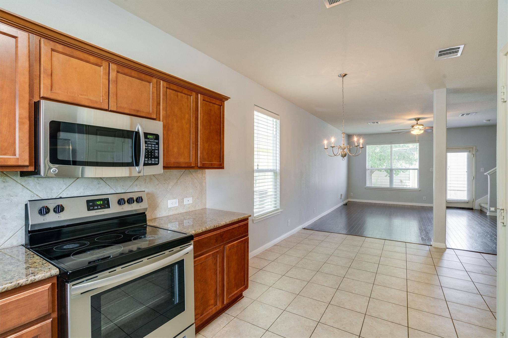 906 Craters Of The Moon BLVD, Pflugerville, TX 78660