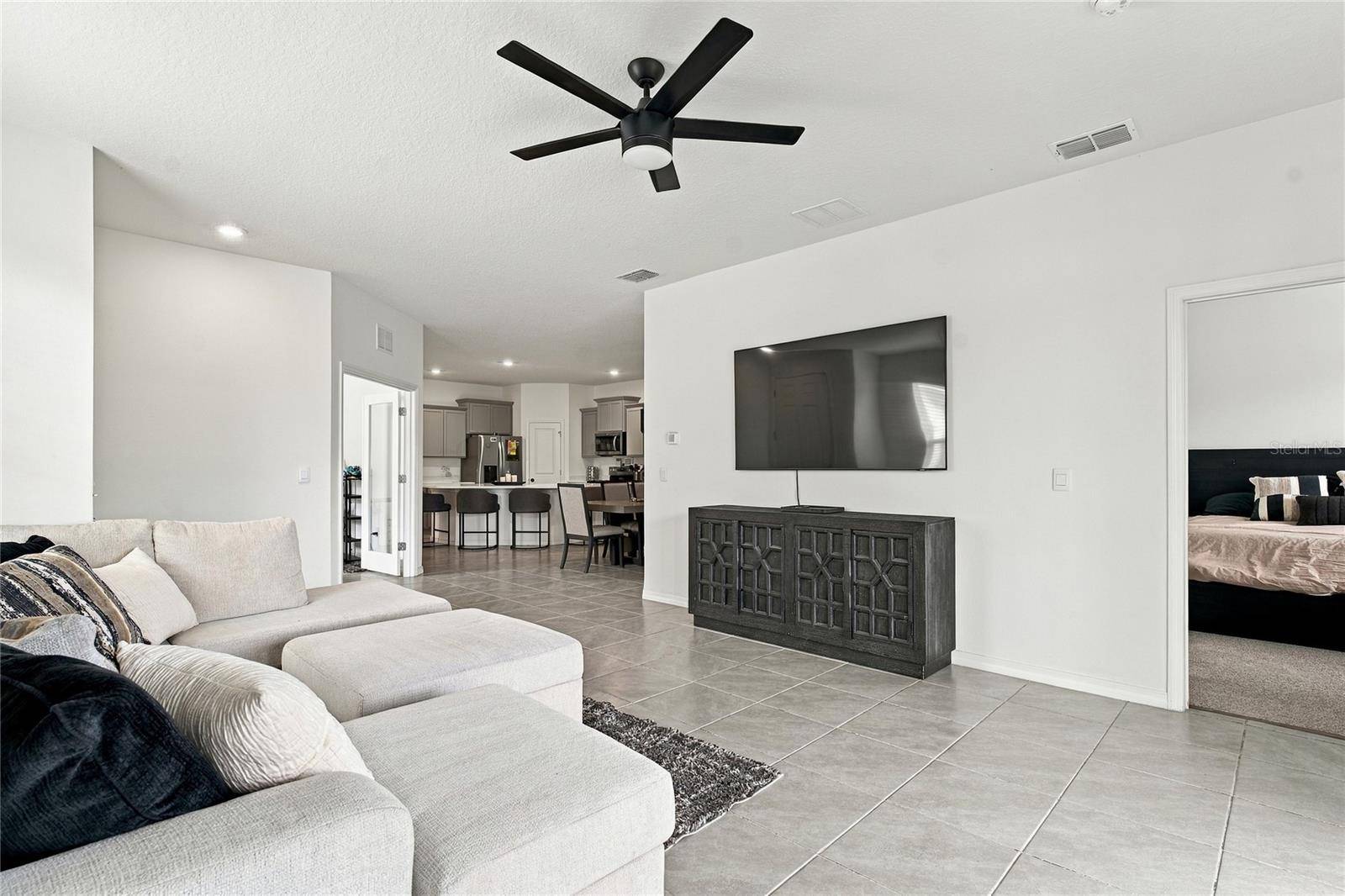 8514 BOLD CYPRESS LN, Wesley Chapel, FL 33545