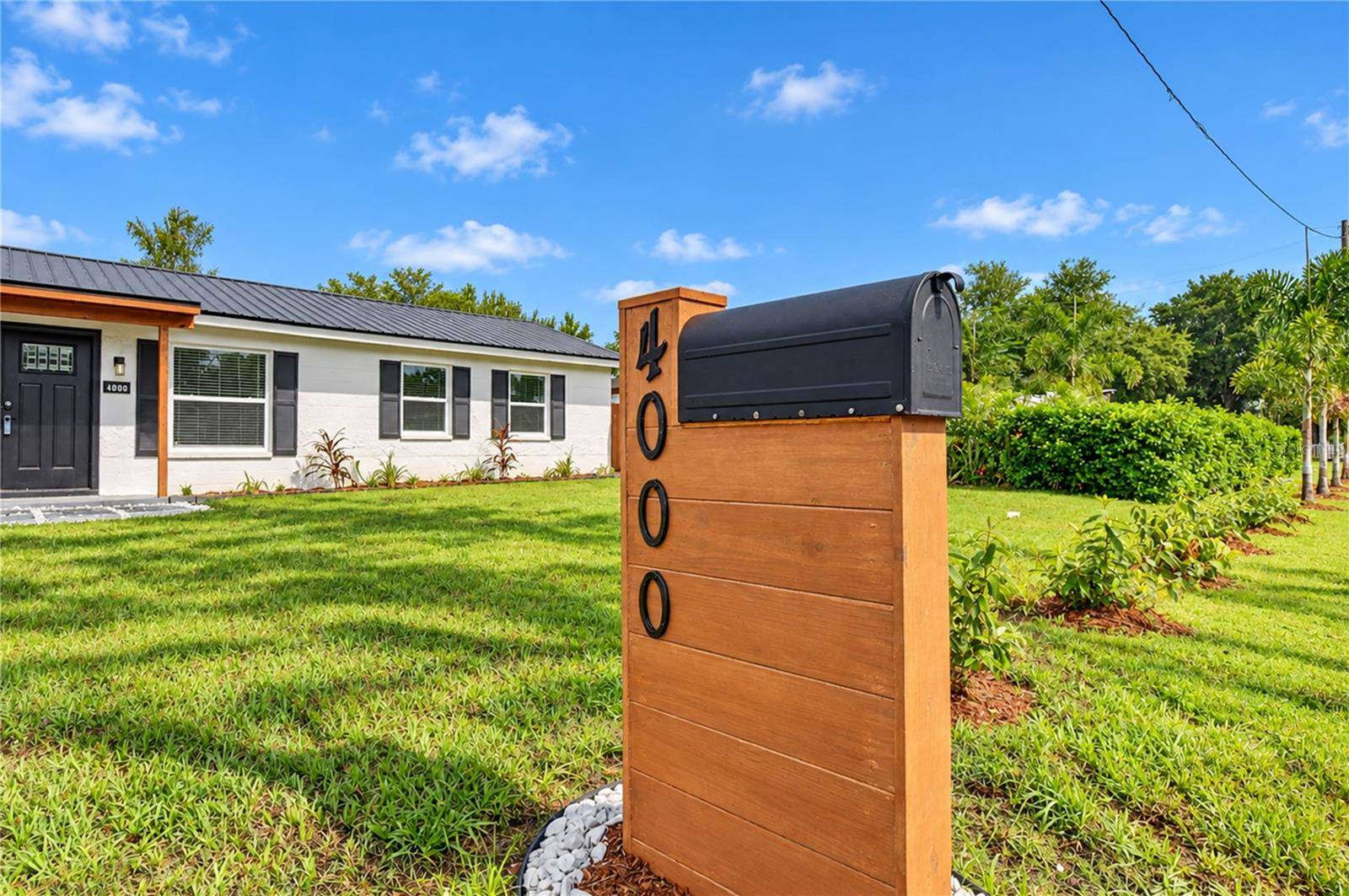 4000 W WALLACE AVE, Tampa, FL 33611