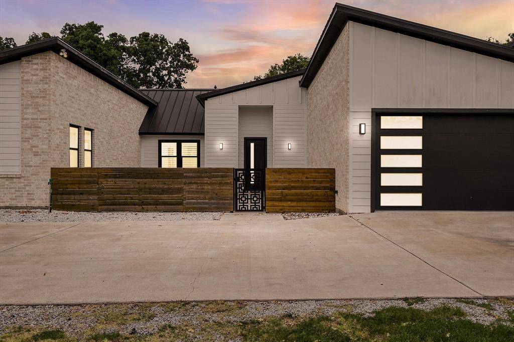 211 Shahan Drive, Shady Shores, TX 76208