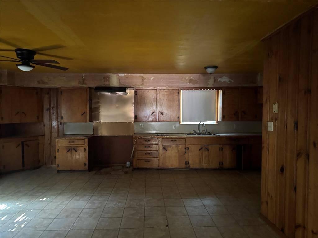 241 Casalita Drive, Garland, TX 75040