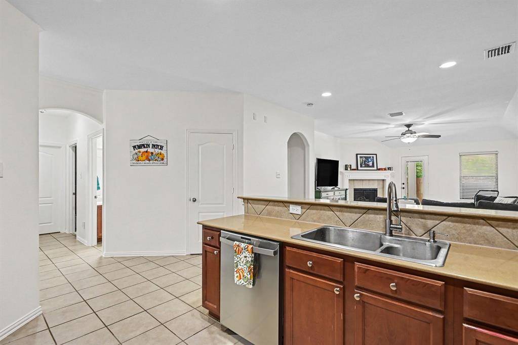 8108 Ruse Springs Lane, Fort Worth, TX 76131