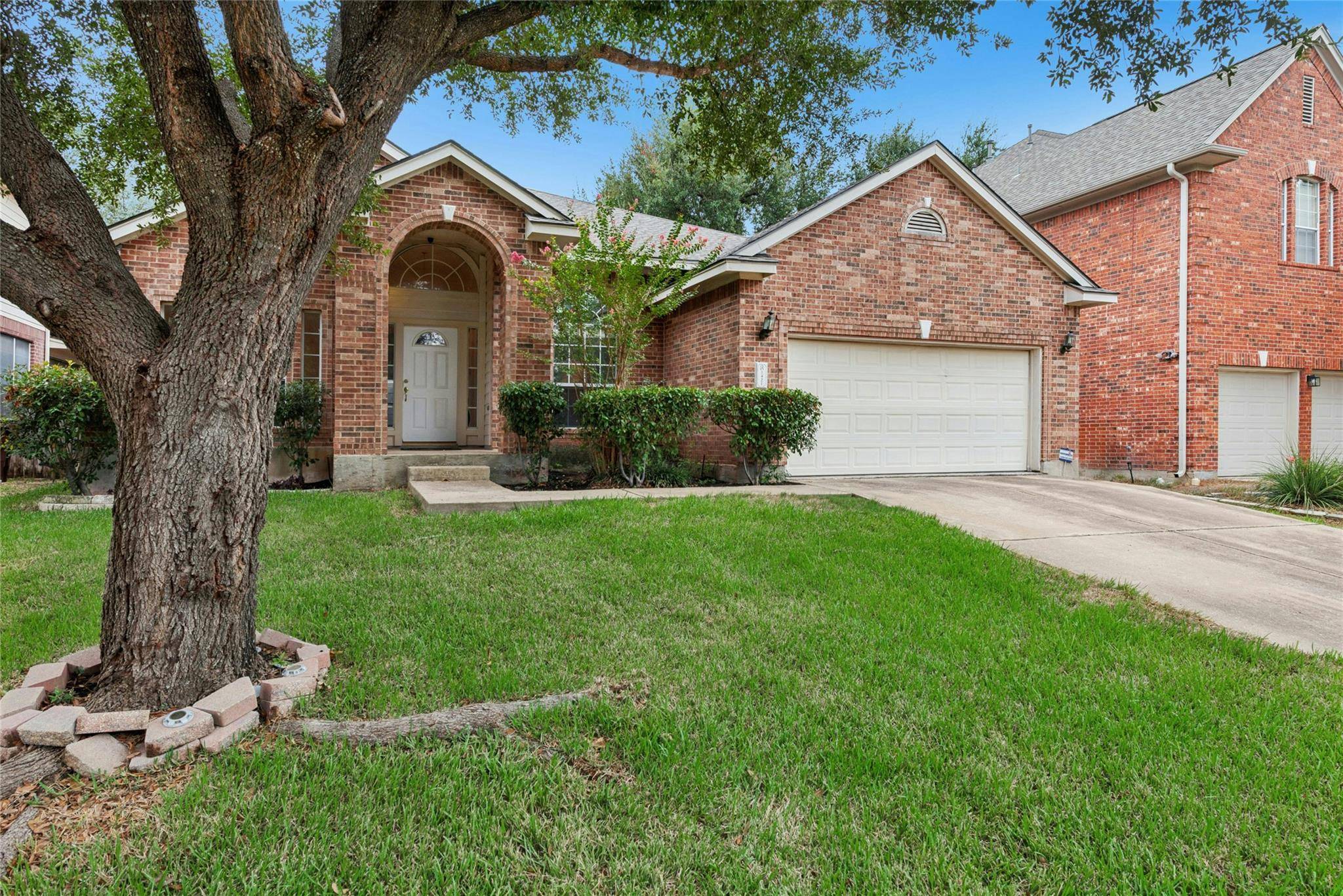 1421 Hargis CRK, Austin, TX 78717