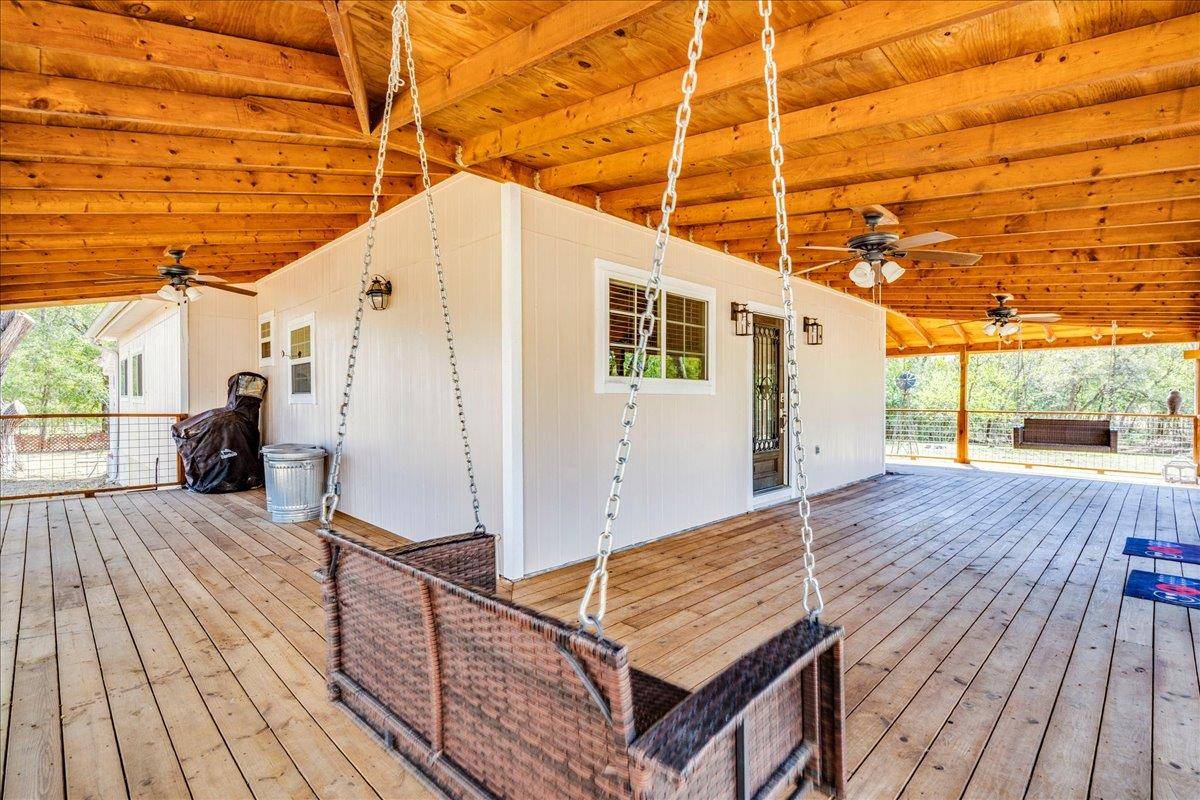 659 Fox LN, Lockhart, TX 78644