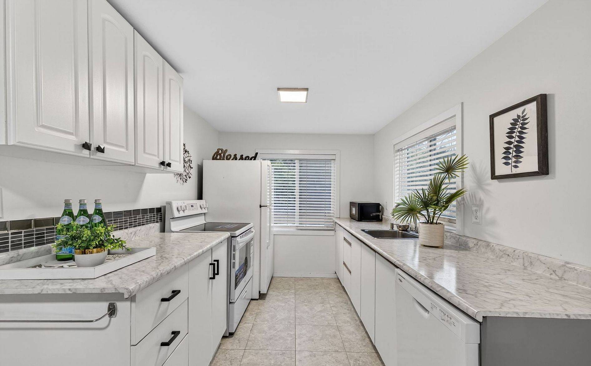 77 Blue Heron DR, Georgina, ON L0E 1N0