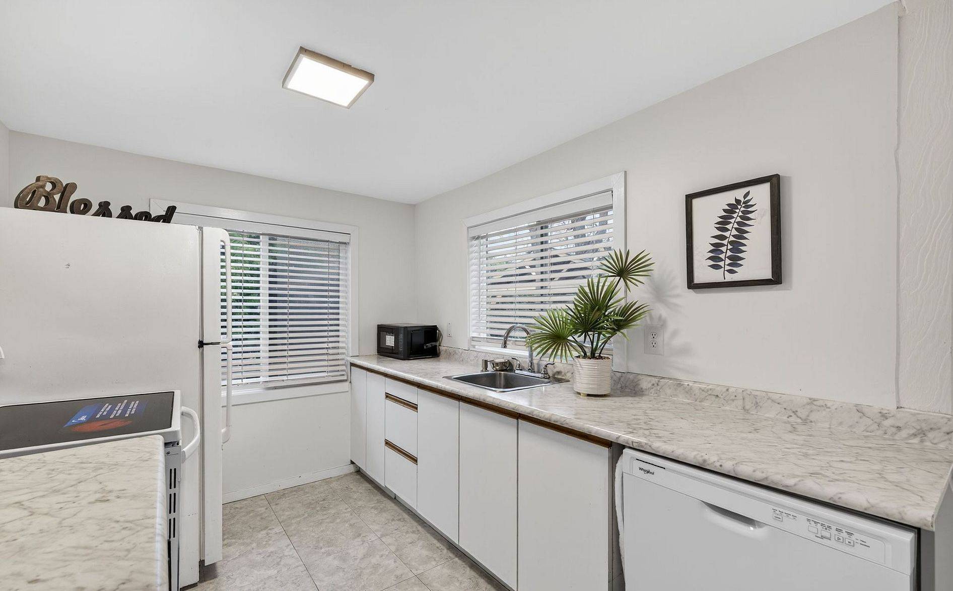 77 Blue Heron DR, Georgina, ON L0E 1N0