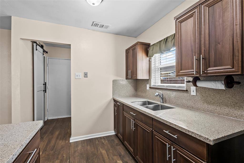 3505 S Columbine Lane, Grand Prairie, TX 75052