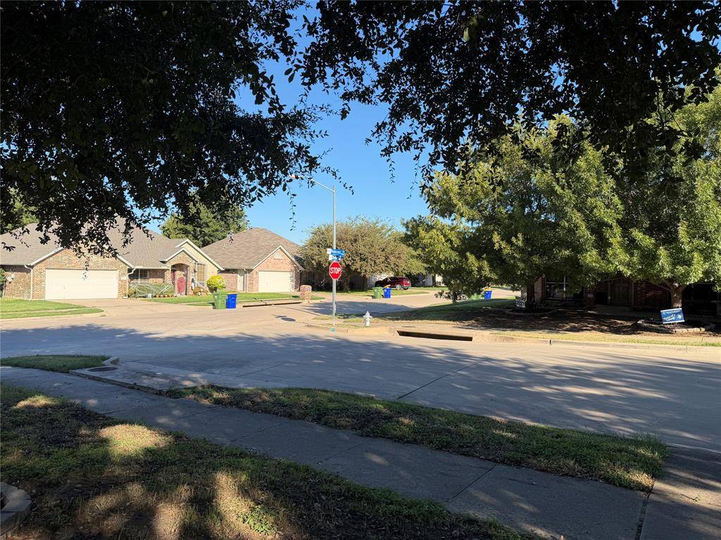 5932 Highcrest Drive, Watauga, TX 76148