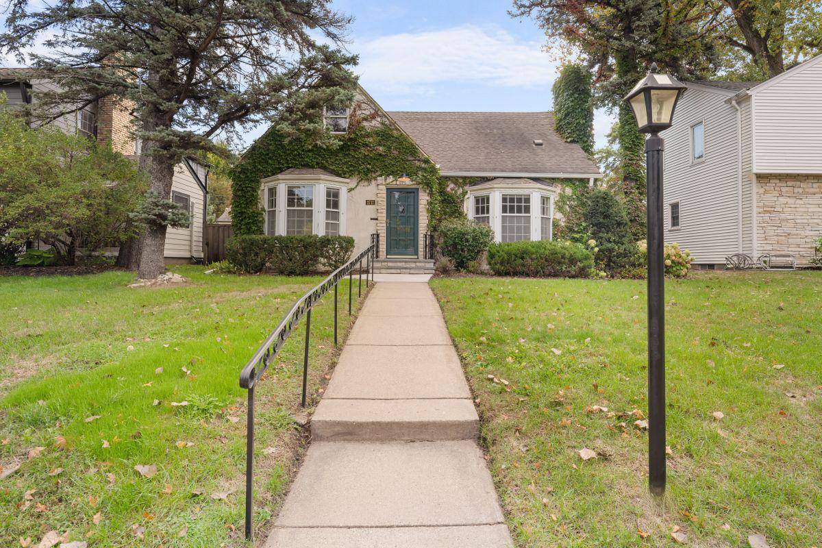 2717 France AVE S, Minneapolis, MN 55416
