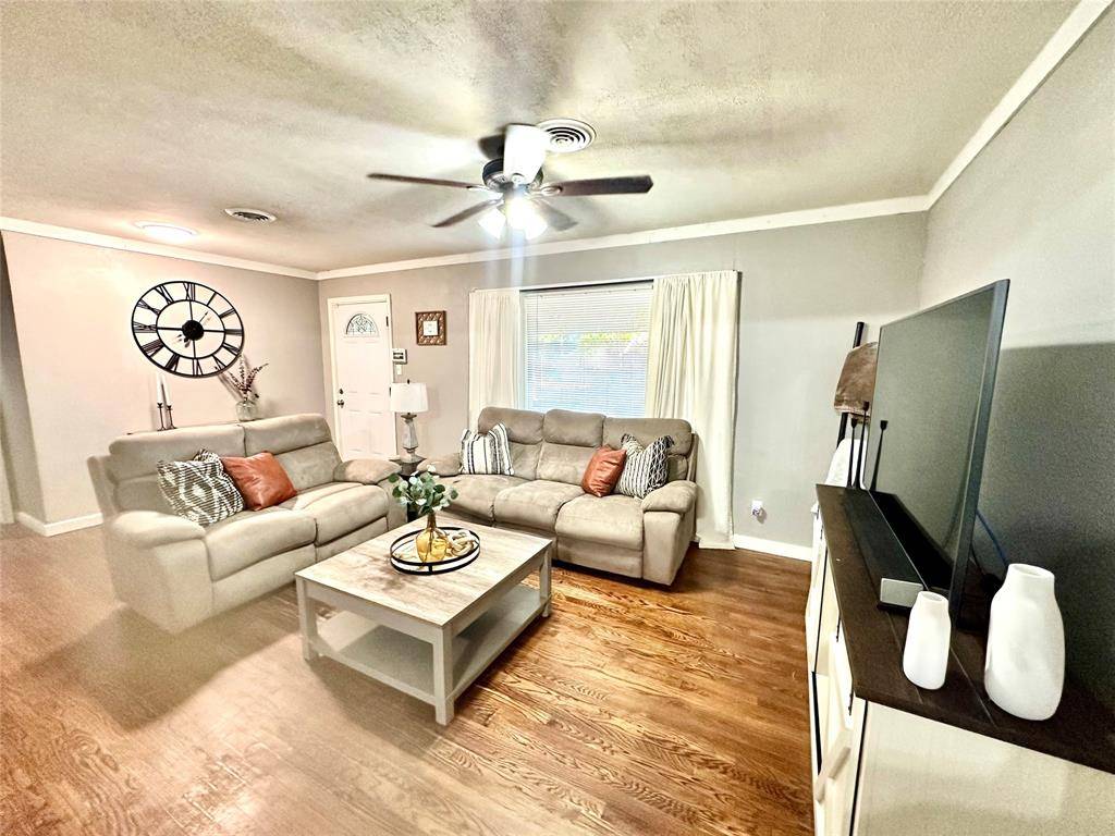 15 Page Street, Hurst, TX 76053