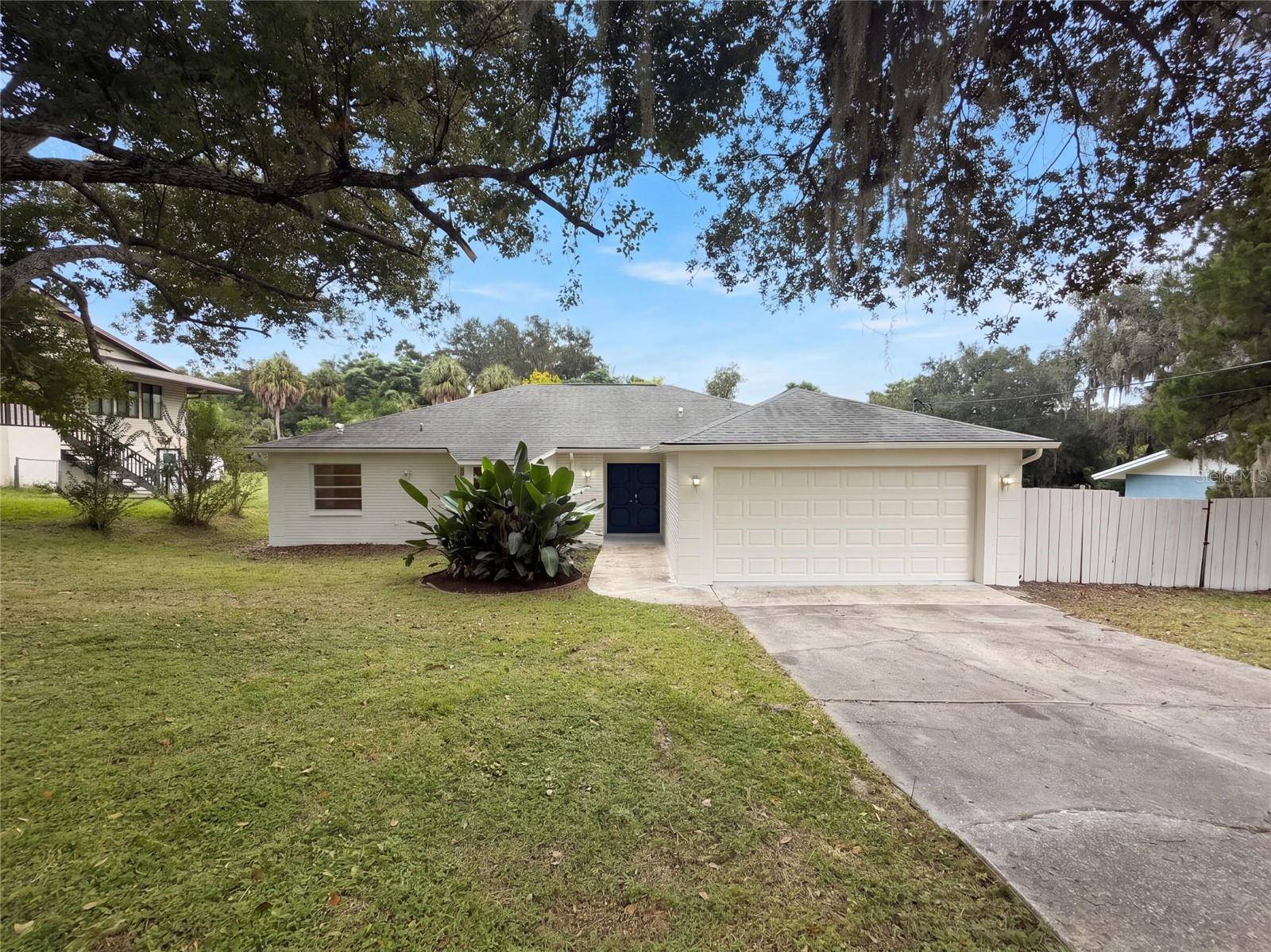12054 JOE HERRMANN DR, San Antonio, FL 33576