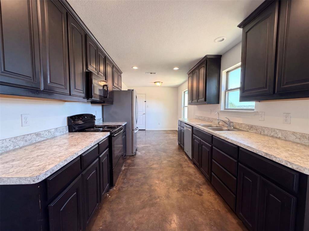 521 Brazos Hills Drive, Weatherford, TX 76087