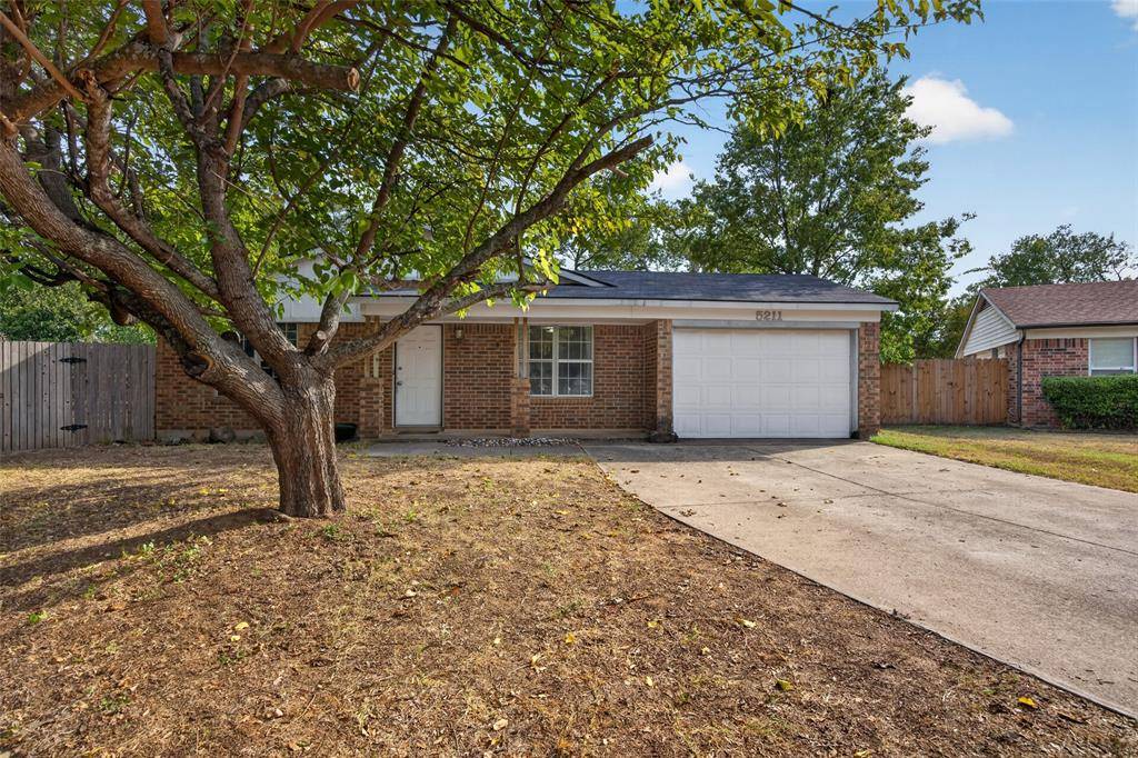 5211 Hideaway Court, Arlington, TX 76017