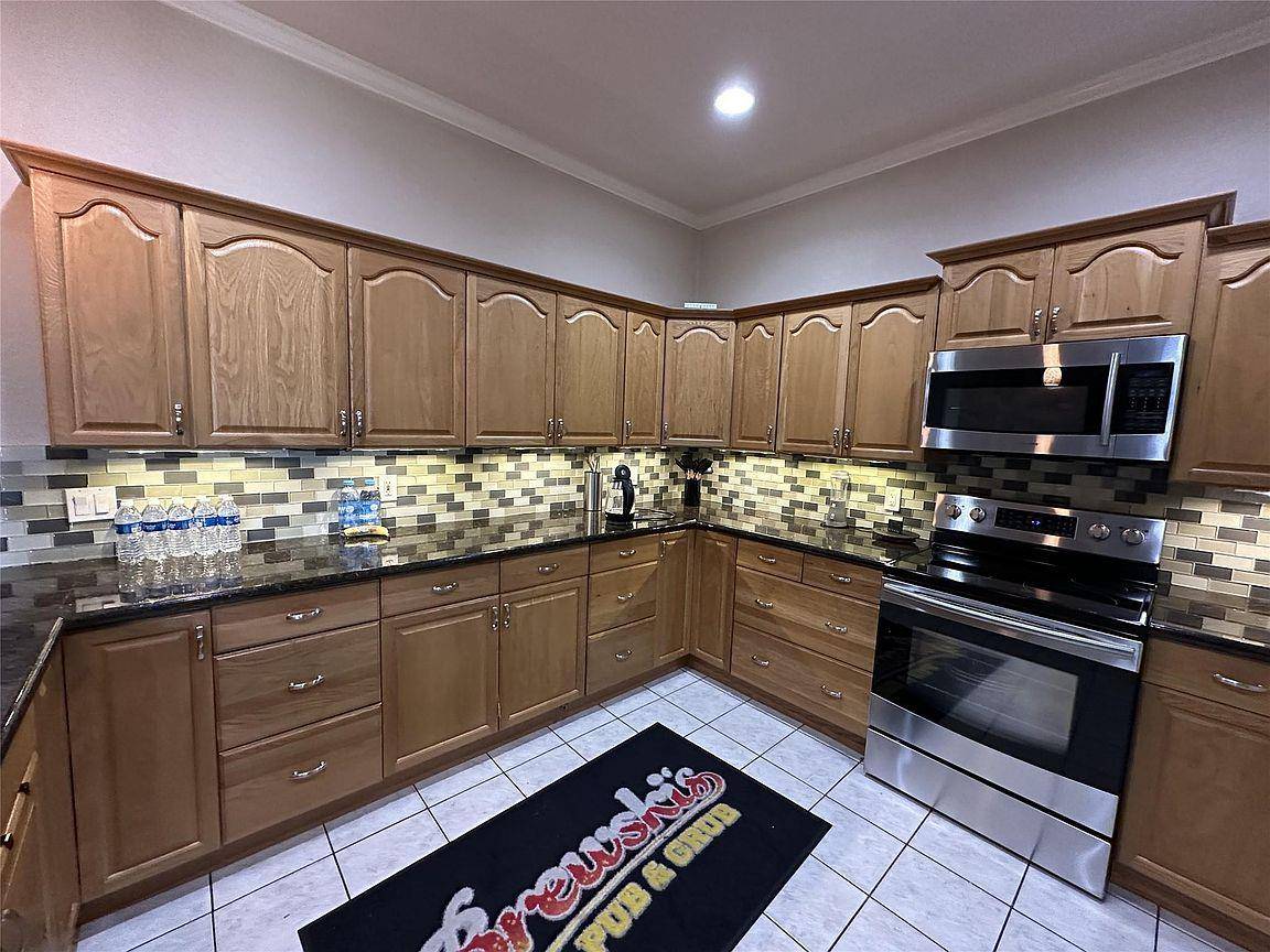 134 Clearwater CT #8, Canyon Lake, TX 78133