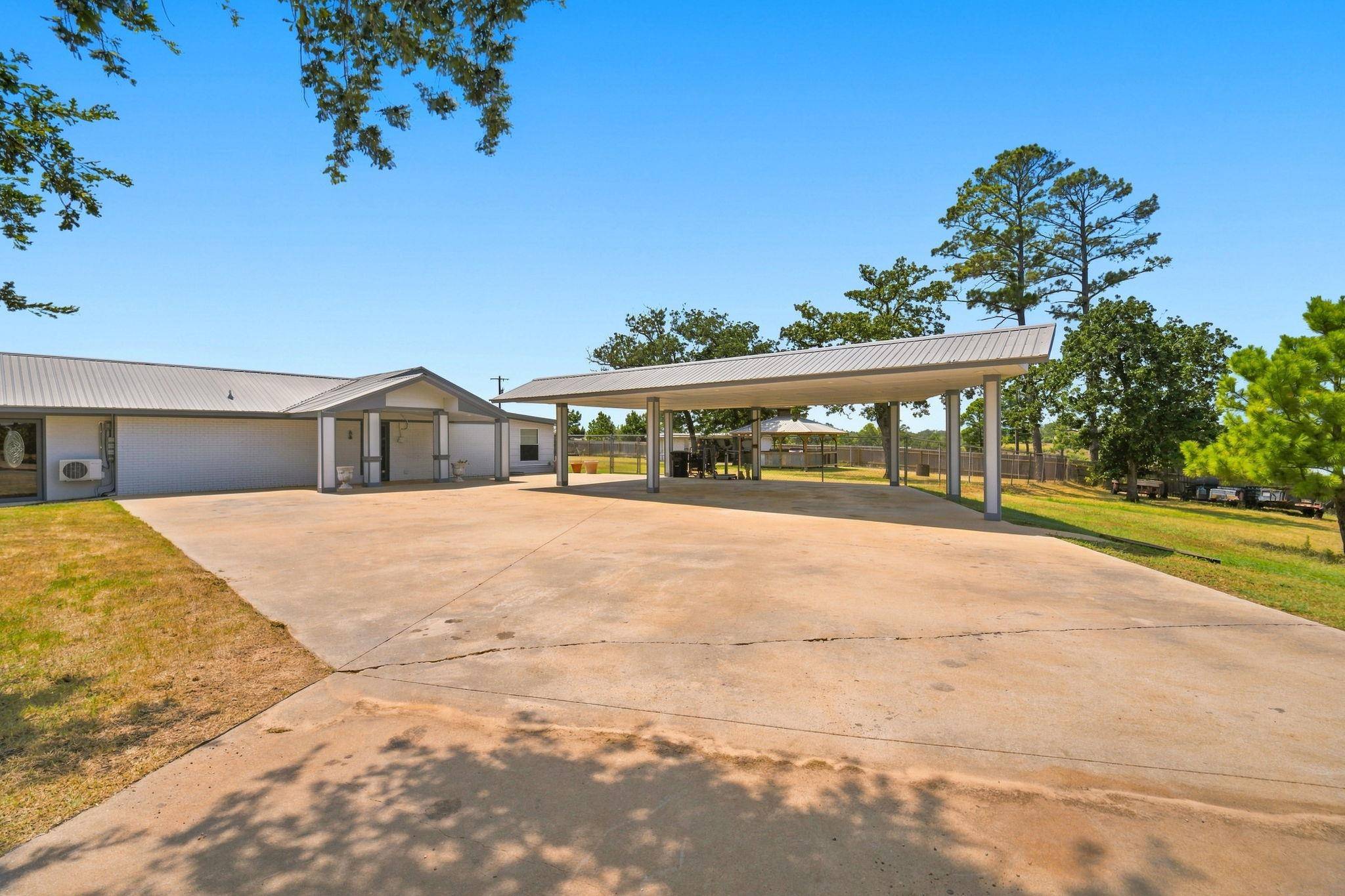 114 Pinedale DR, Bastrop, TX 78602