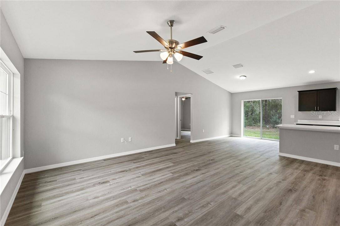 1736 W Hall PL, Citrus Springs, FL 34434