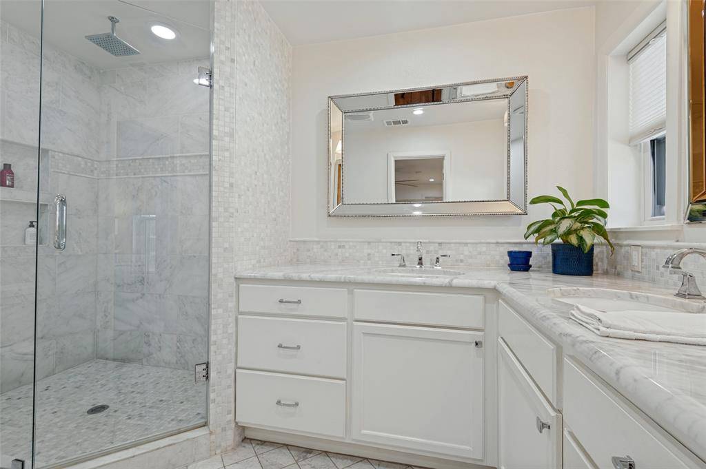 447 W Colorado Boulevard, Dallas, TX 75208