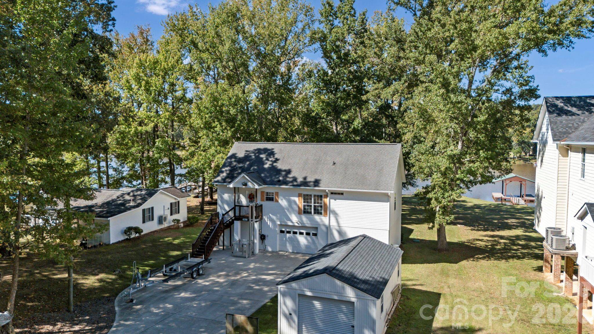 1960 White RD, Camden, SC 29020