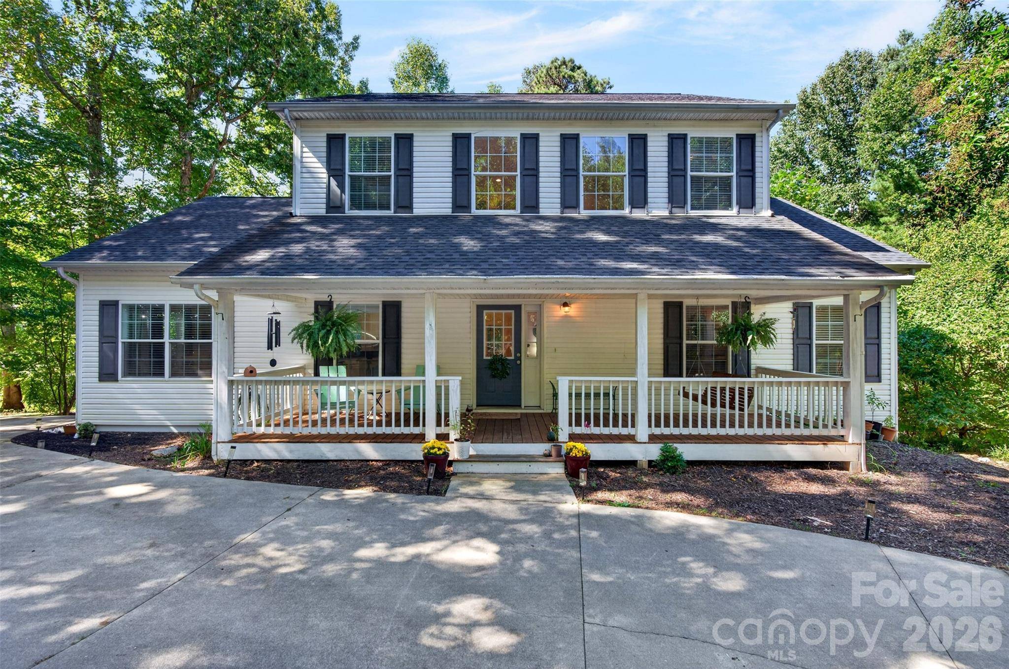 9 Gollum DR, Fairview, NC 28730