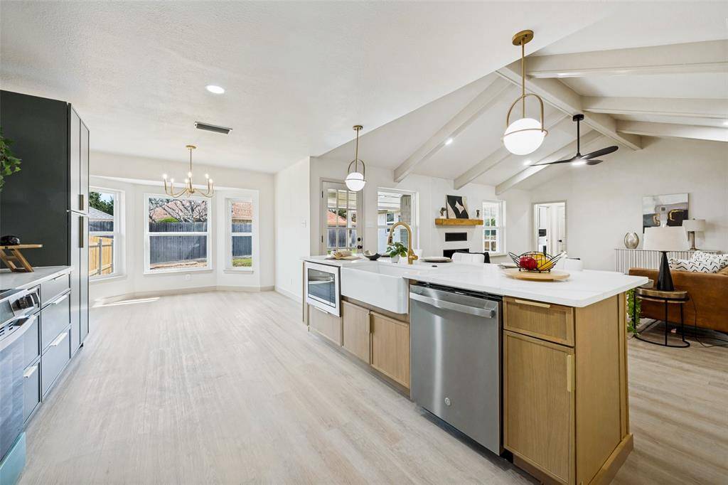 328 Sexton Lane, Benbrook, TX 76126