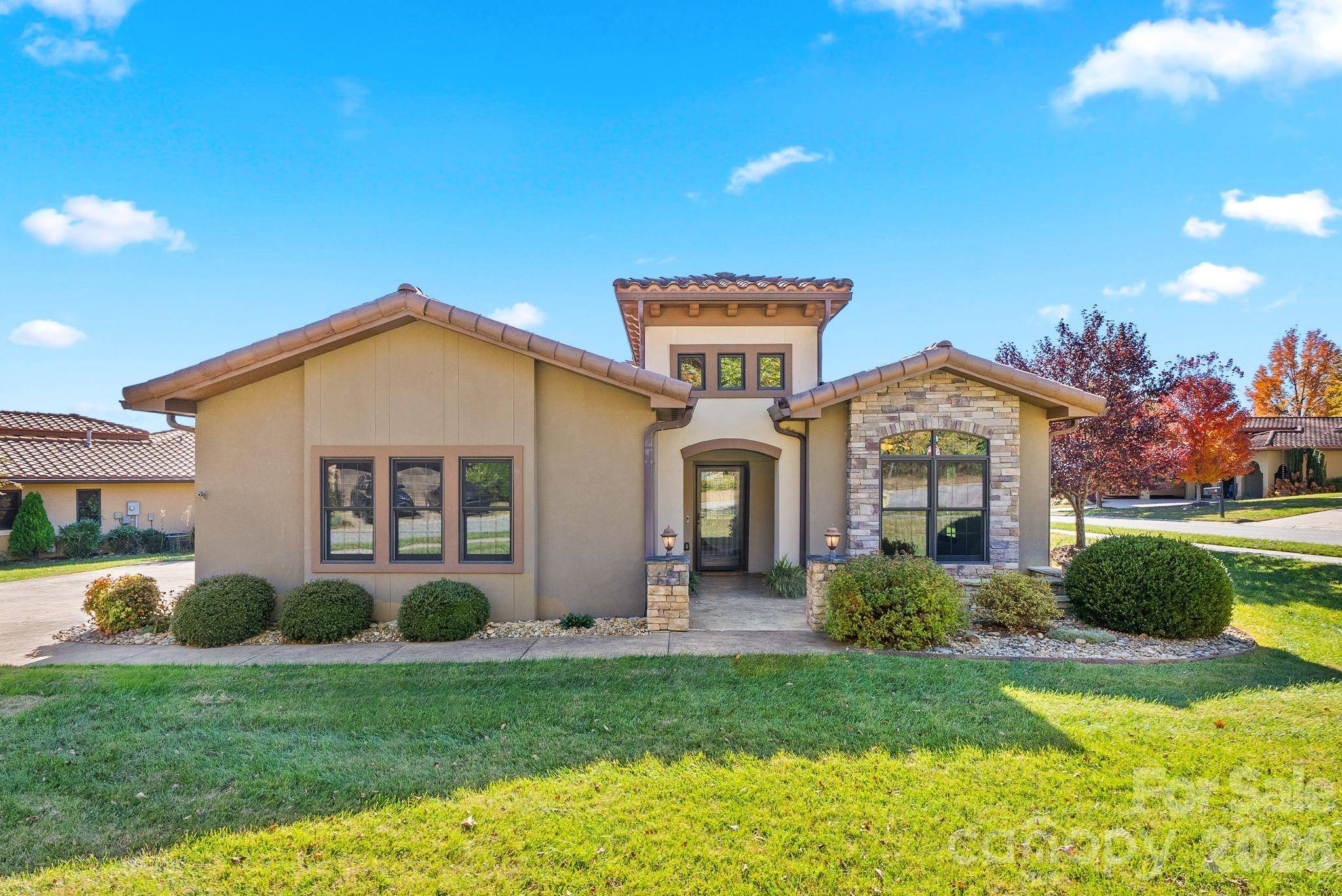 4 Pacifico DR, Asheville, NC 28806