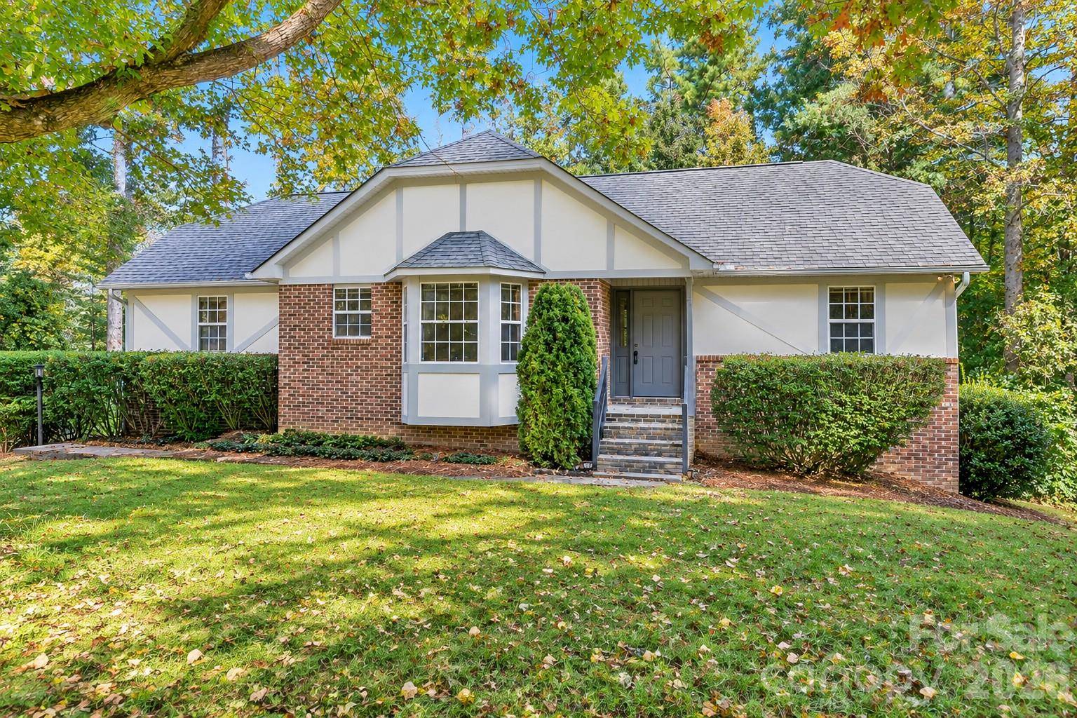 3111 Essex PATH, Hendersonville, NC 28791