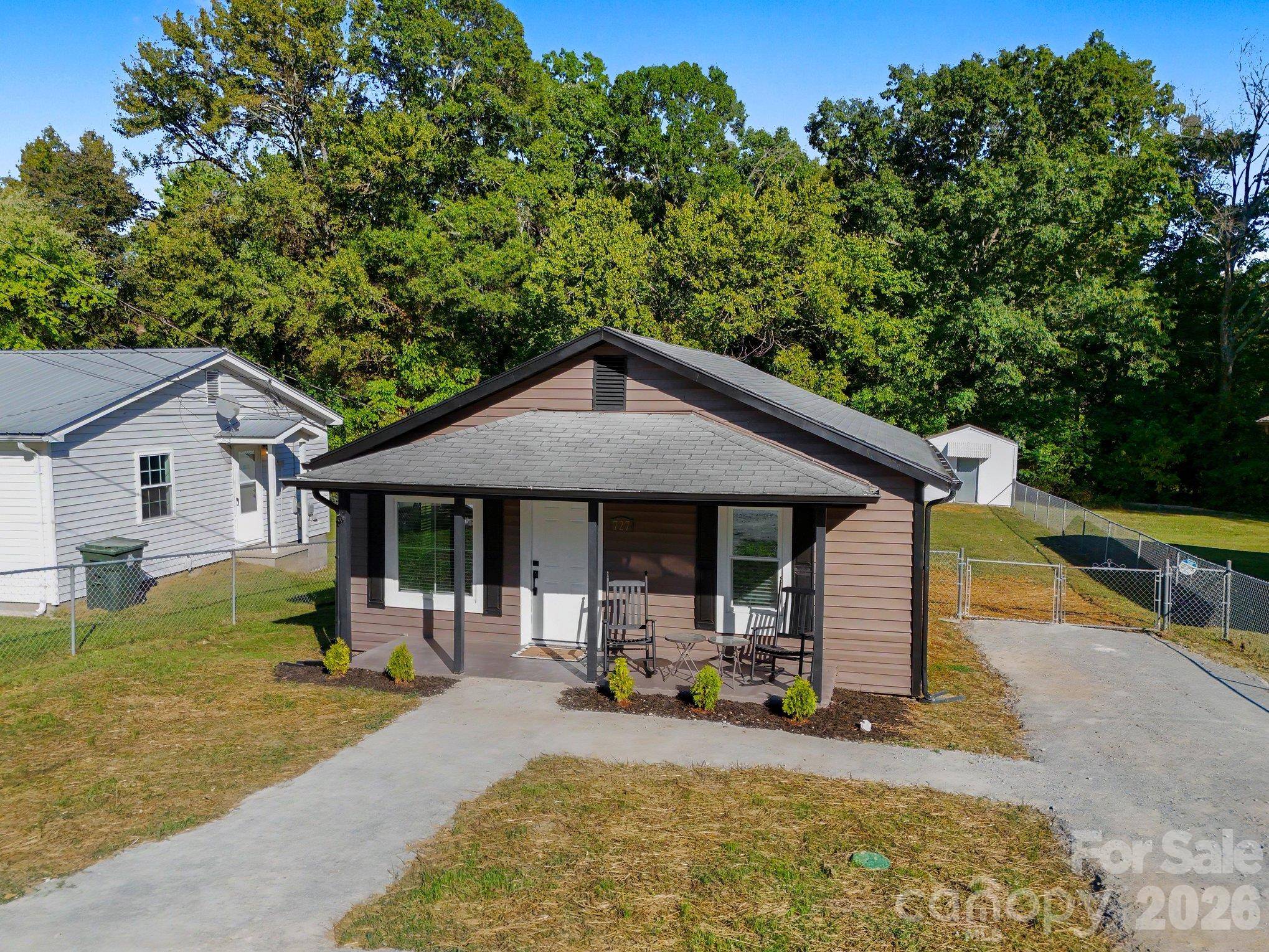 727 Trotter ST, Thomasville, NC 27360