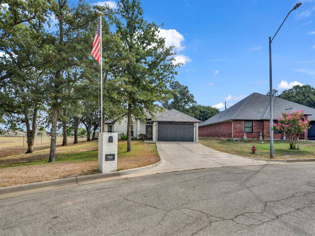 780 Stribling Circle, Azle, TX 76020