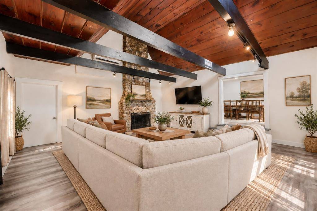 400 S 3rd Street, Grandview, TX 76050