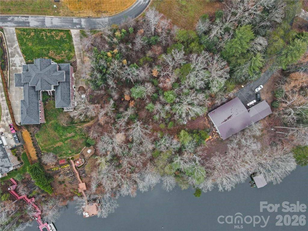 100 Old Ferry LN, Hickory, NC 28601